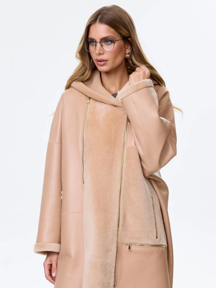 Молодежная комбинированная женская дубленка с капюшоном премиум класса 2056, бежевая, размер 48, артикул 64130-0
