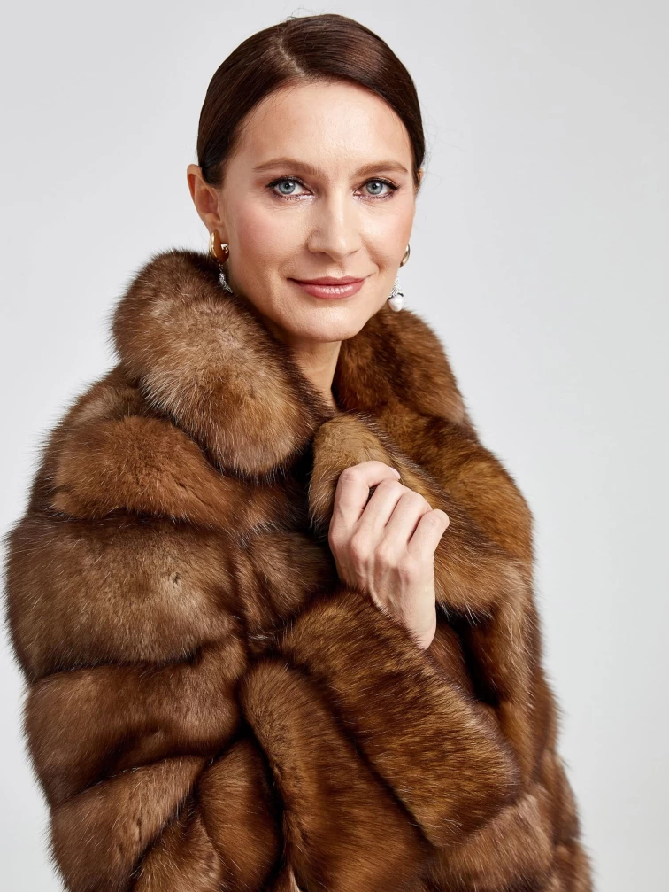 Шуба из меха соболя женская Лола, коричневая, размер 44, артикул 19160-2