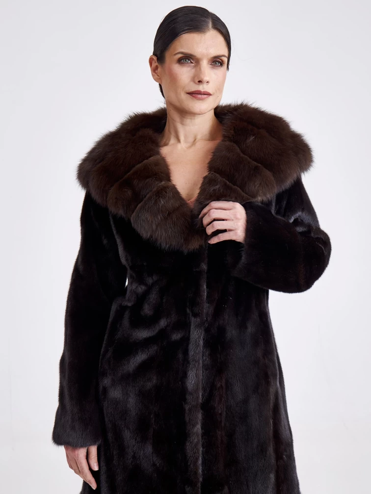 Шуба из меха норки с капюшоном женская 17231(кс), длинная, с отделкой капюшона из меха соболя, черная, размер 44, артикул 33280-0