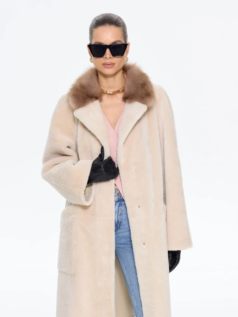 Женская дубленка свободного кроя с куницей 2070, бежевая, размер 44, артикул 65220-6