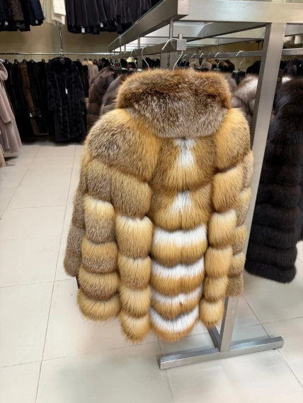 Женская короткая шуба из меха лисы М1010-340, рыжая, размер 48, артикул 65310-1