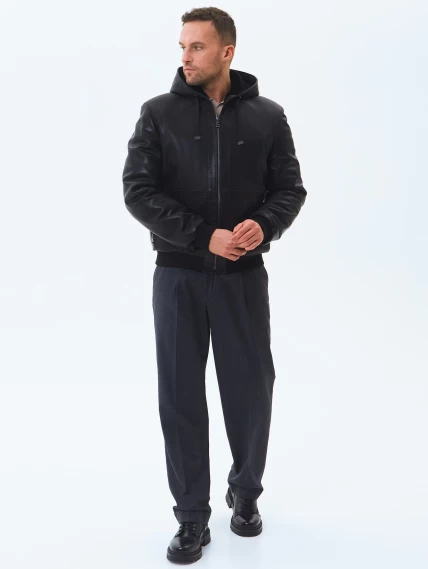 Короткая мужская кожаная дубленка бомбер с капюшоном премиум класса 561мех, черная, размер 48, артикул 71550-5