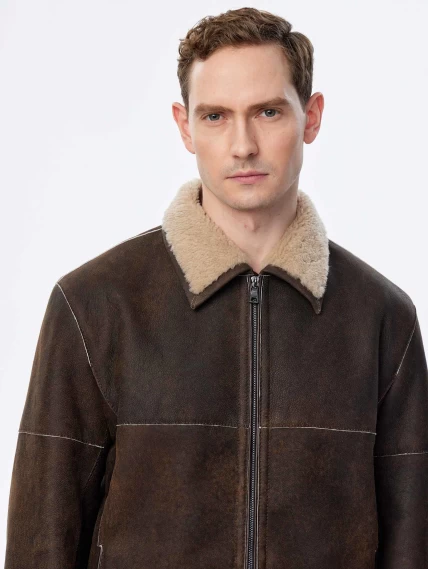 Короткая дубленка из овчины керли премиум класса для мужчин 140, коричневая, размер 52, артикул 71510-3