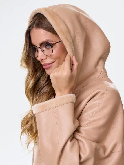 Молодежное полупальто из натуральной овчины для женщин с капюшоном премиум класса 2056, бежевое, размер 48, артикул 64350-3