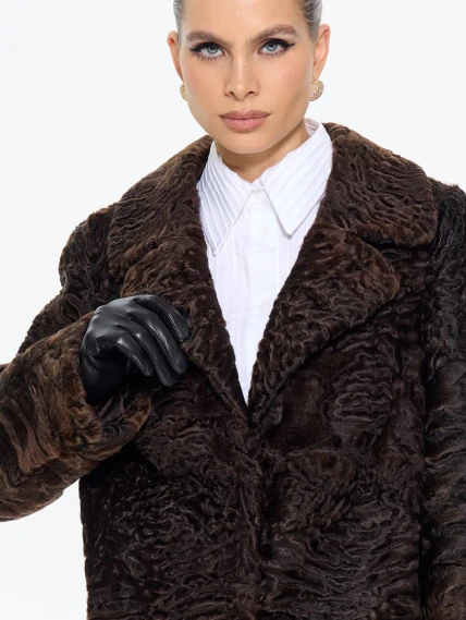 Короткая женская шуба из меха каракульчи Алиса, коричневая, размер 48, артикул 65560-0
