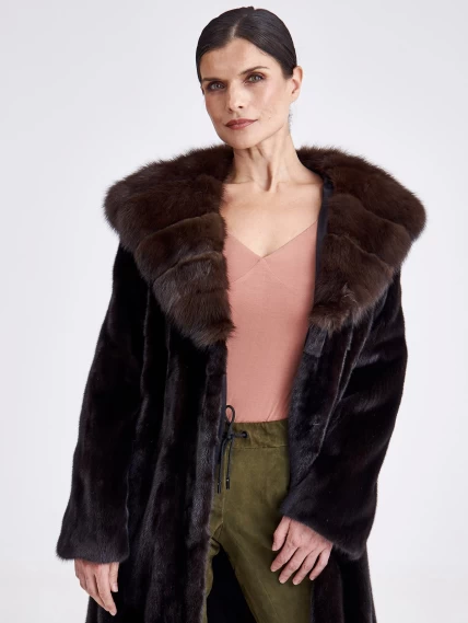 Шуба из меха норки с капюшоном женская 17231(кс), длинная, с отделкой капюшона из меха соболя, черная, размер 44, артикул 33280-3