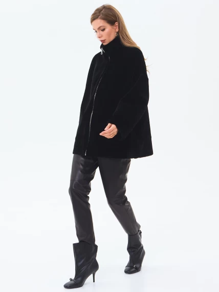 Короткая женская шуба из астрагана на молнии 2065, черная, размер 48, артикул 64670-6