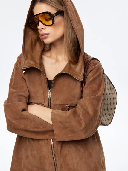 Длинный замшевый женский плащ оверсайз с капюшоном на молнии премиум класса 3058з, светло-коричневый, размер 52, артикул 23560-2