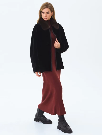 Шуба женская из астрагана  с воротником куницей 2063, черная, размер 46, артикул 64650-2